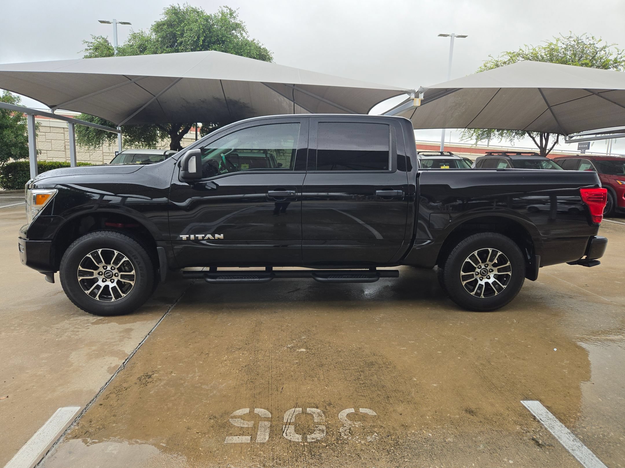 Used 2024 Nissan Titan SV w/ SV Convenience Package RWD image 6