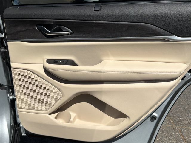 Certified 2025 Jeep Grand Cherokee L Limited w/ Luxury Tech Group II AWD/4WD image 18