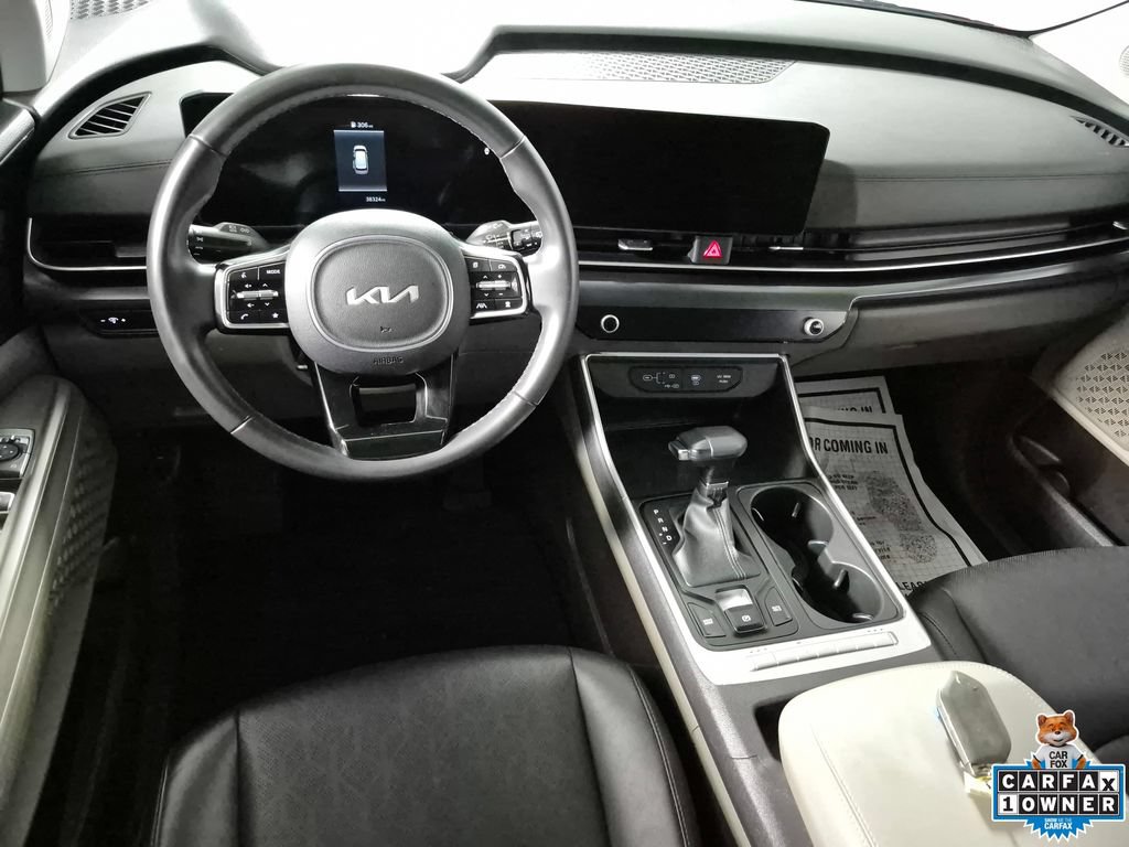 Used 2025 Kia Carnival FWD image 10