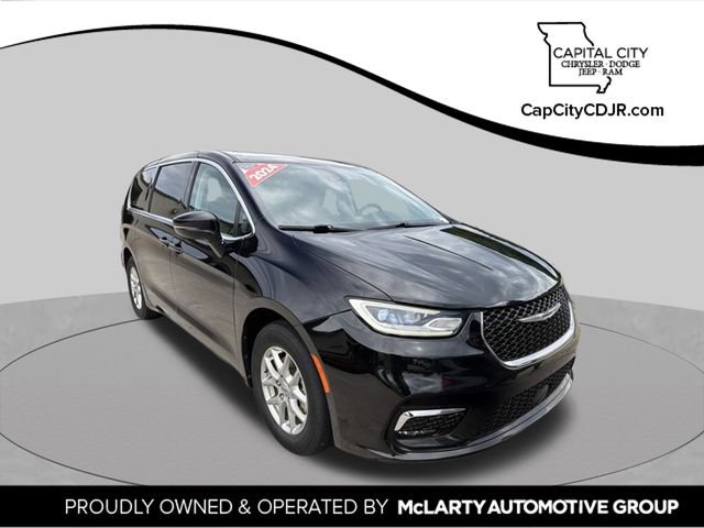 Used 2024 Chrysler Pacifica Touring-L FWD image 1