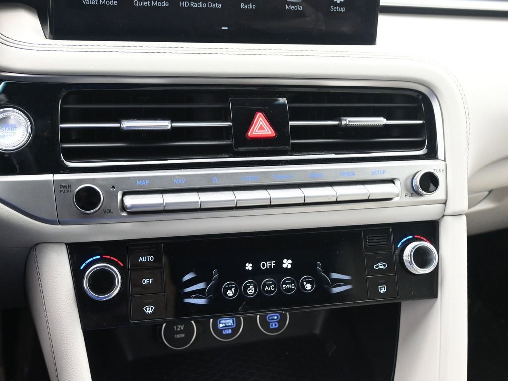 Used 2024 Genesis G70 2.5T image 18