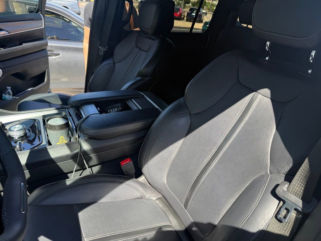 Used 2024 Jeep Wagoneer Series II image 5