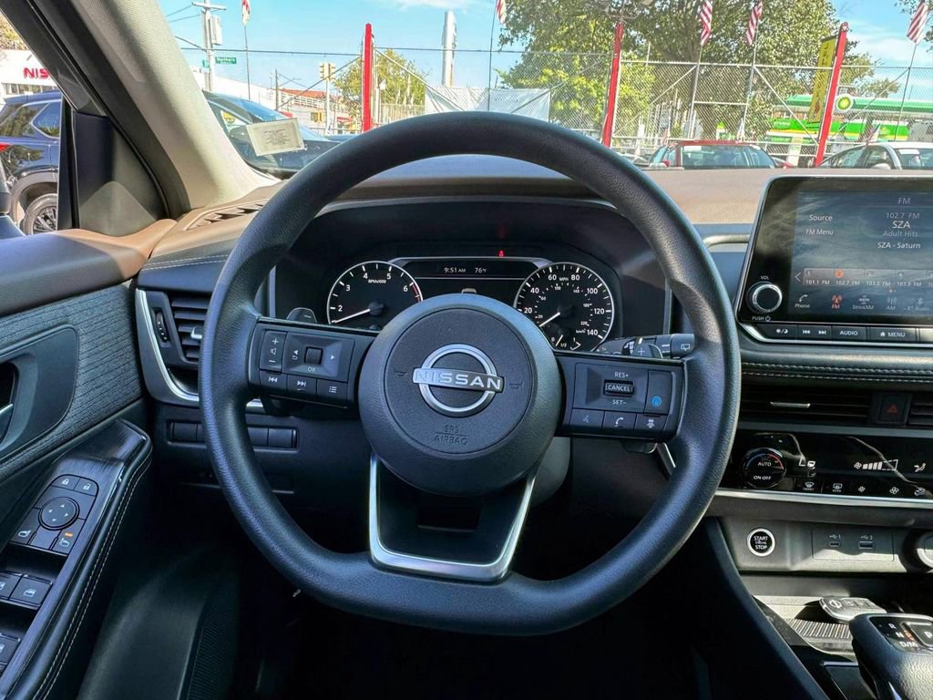 Used 2023 Nissan Rogue SV image 17