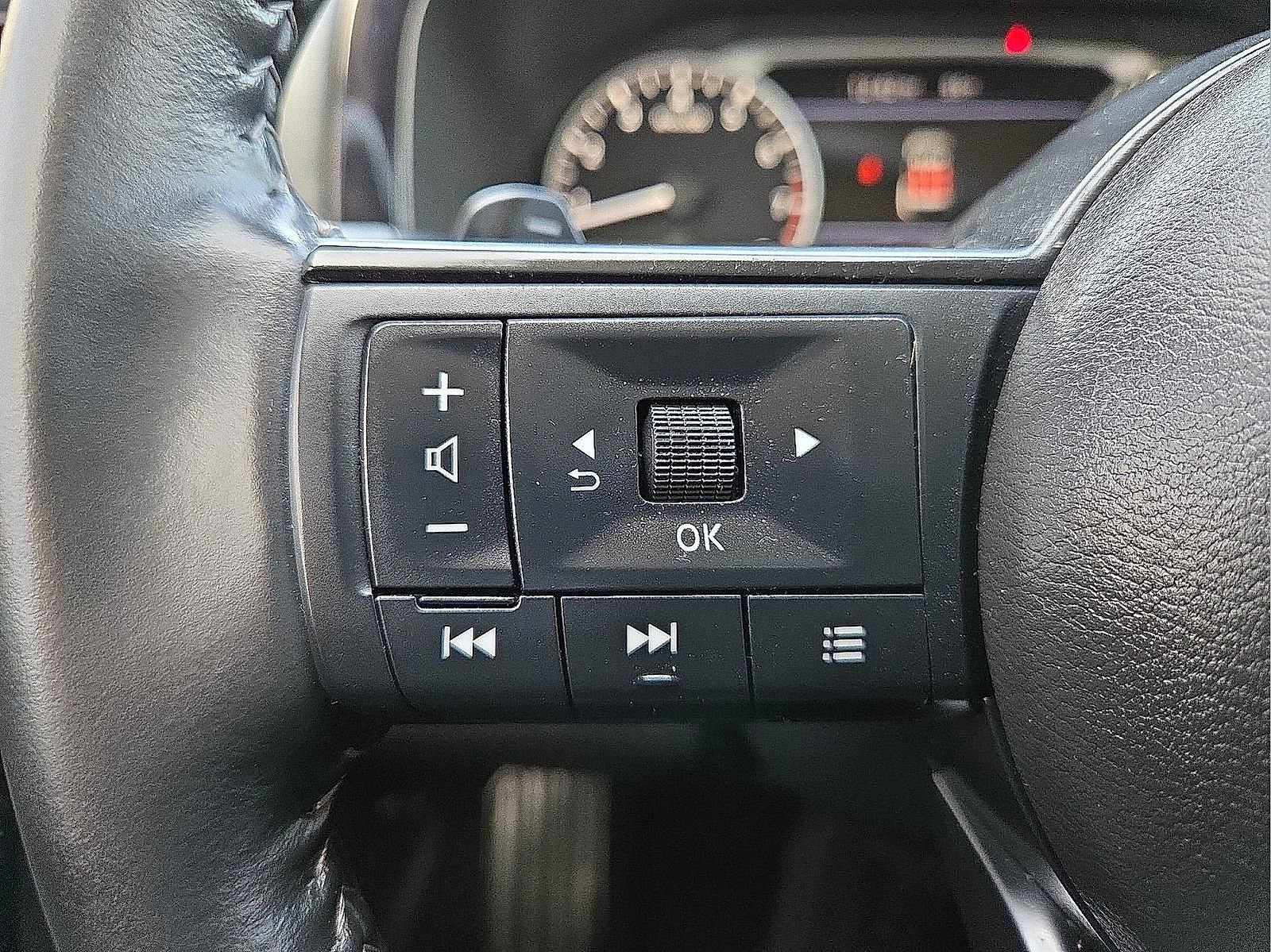 Used 2024 Nissan Pathfinder SV AWD/4WD image 20