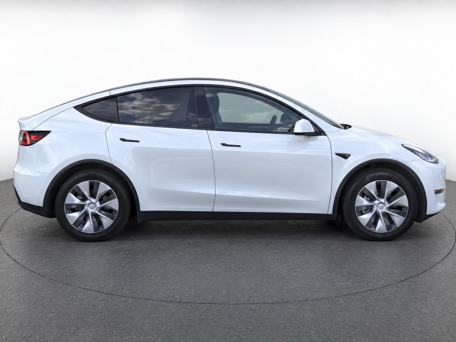 Used 2023 Tesla Model Y AWD image 8