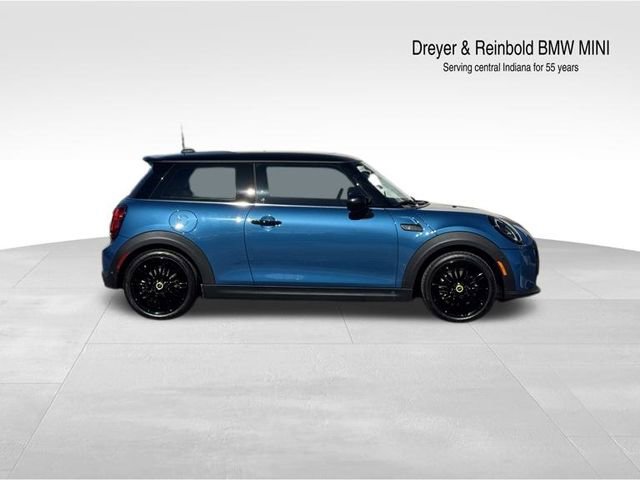 Used 2024 MINI Cooper SE video 2