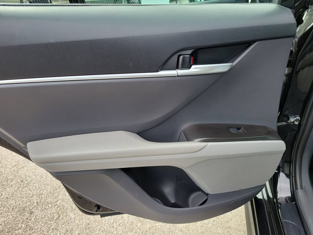 Used 2023 Toyota Camry SE FWD image 17