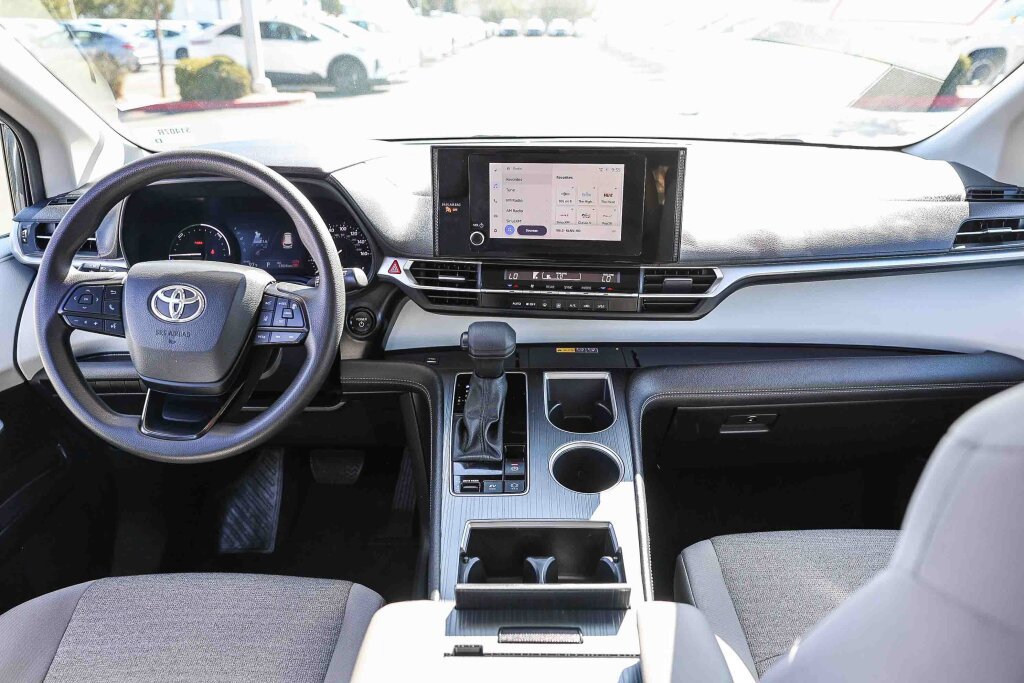 Certified 2025 Toyota Sienna LE FWD image 2