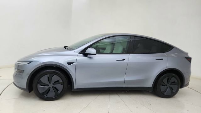 Used 2026 Tesla Model Y 2WD image 3