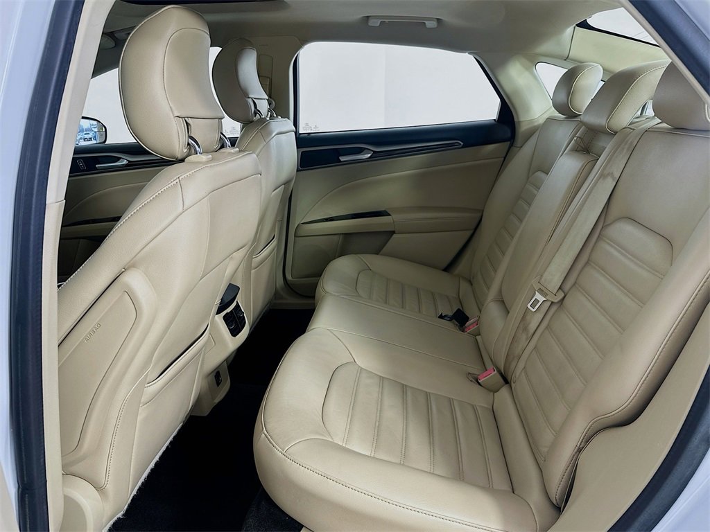 Used 2015 Ford Fusion SE w/ Equipment Group 202A image 11