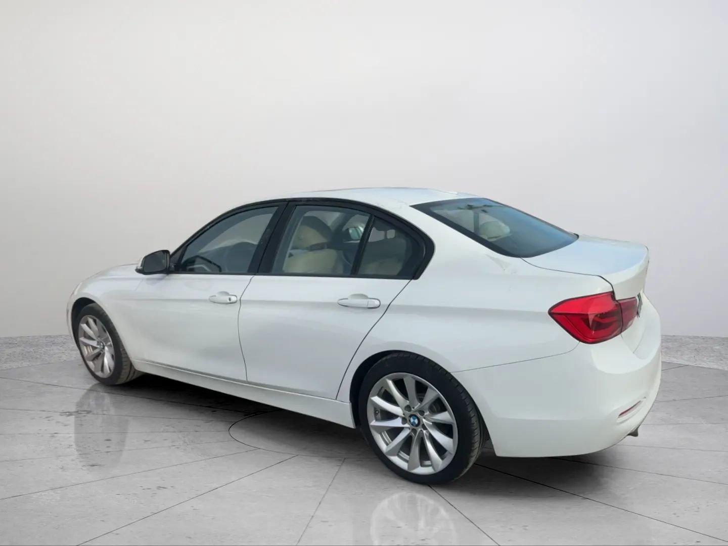 Used 2018 BMW 320i Sedan image 3
