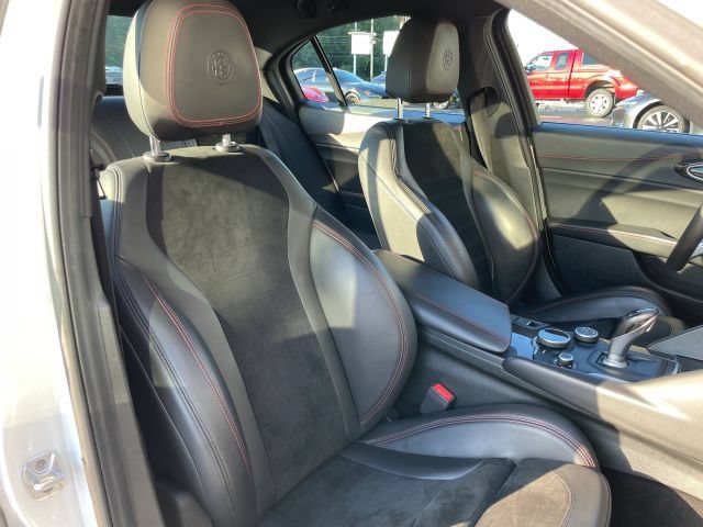 Used 2018 Alfa Romeo Giulia Quadrifoglio w/ Driver Assist Dynamic Package RWD image 31