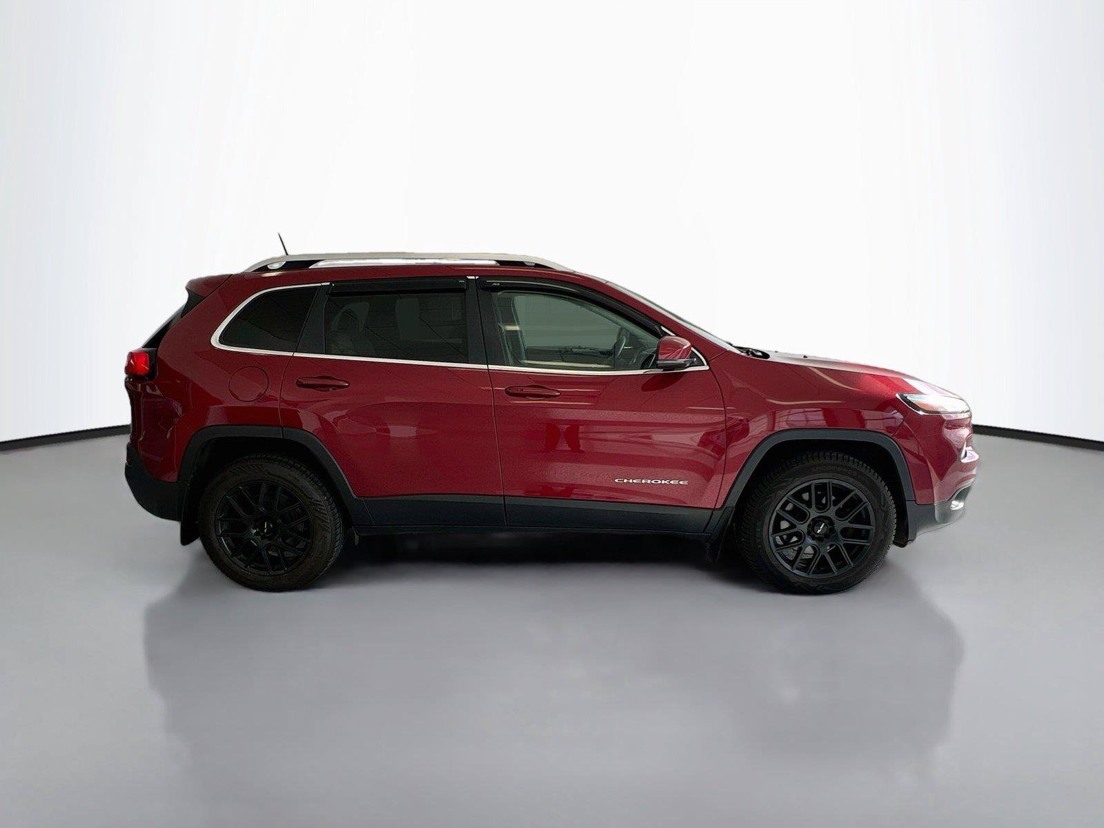 Used 2016 Jeep Cherokee Limited w/ Trailer Tow Group AWD/4WD image 16