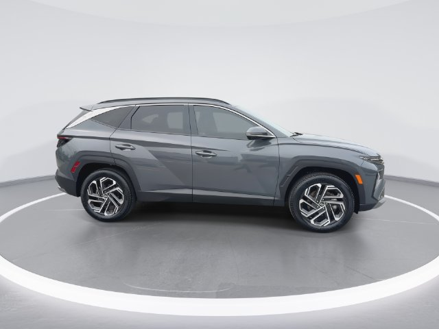 Certified 2025 Hyundai Tucson Limited AWD/4WD image 9