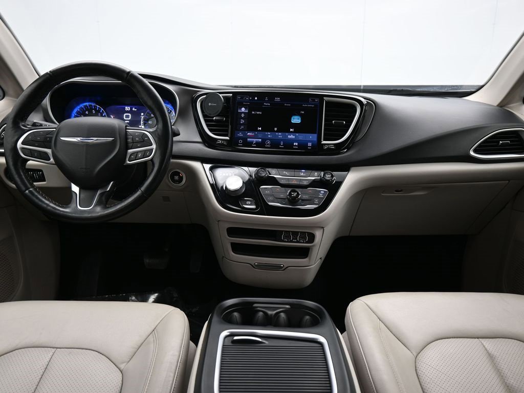 Used 2021 Chrysler Pacifica Touring-L image 44