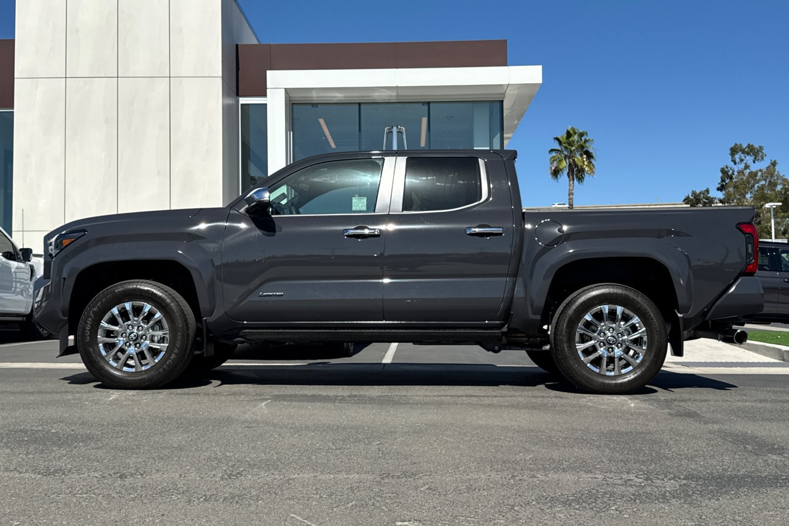 Used 2025 Toyota Tacoma Limited AWD/4WD image 6
