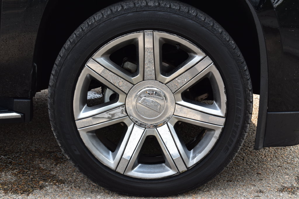 Used 2019 Cadillac Escalade Luxury AWD/4WD image 4