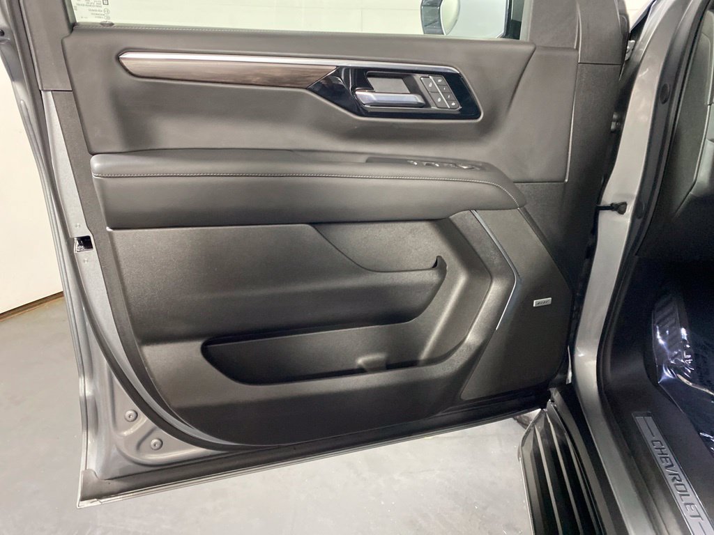 Used 2025 Chevrolet Tahoe LT w/ Comfort Package AWD/4WD image 25