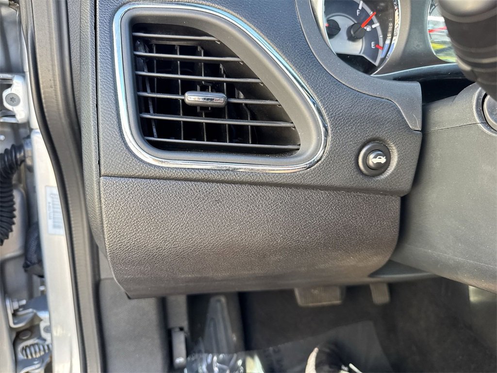 Used 2011 Chrysler 200 Touring image 54