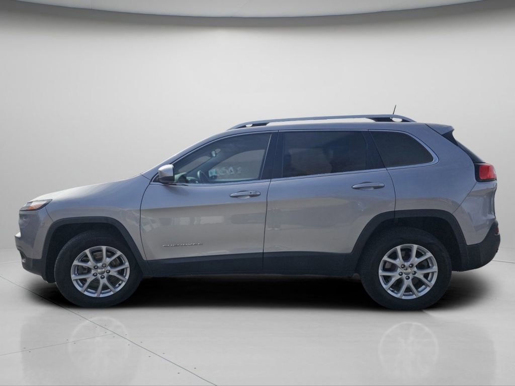 Used 2017 Jeep Cherokee Latitude w/ Comfort/Convenience Group AWD/4WD image 19