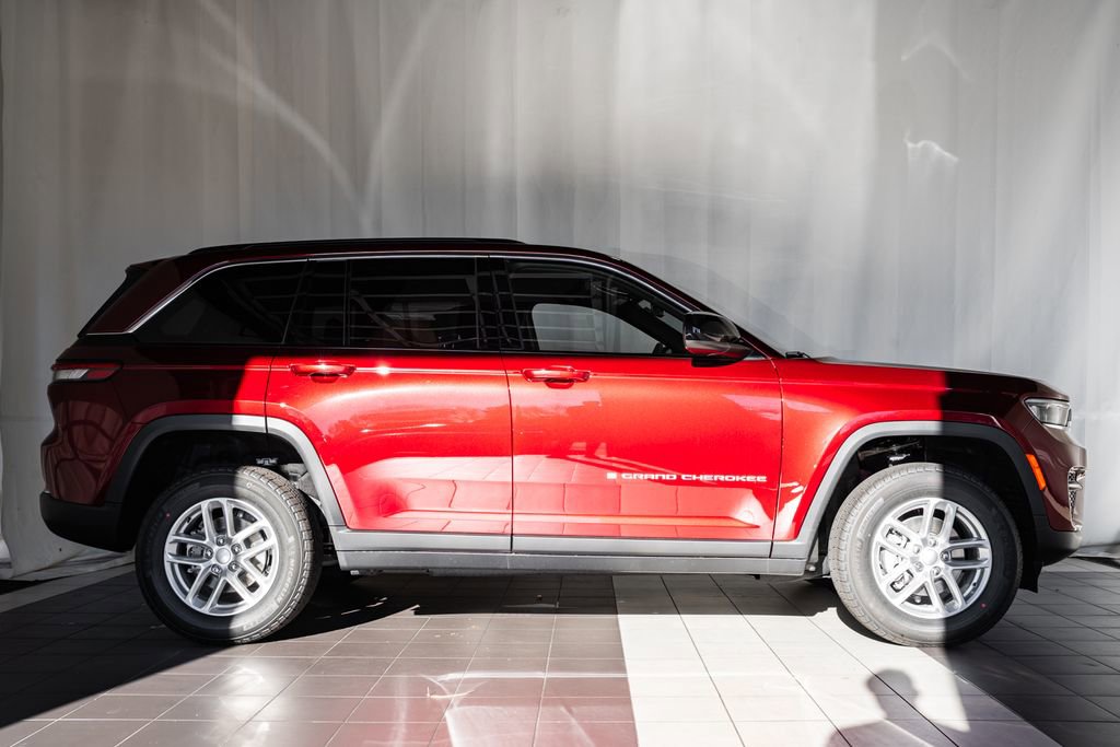 New 2025 Jeep Grand Cherokee Laredo X w/ Luxury Tech Group I image 3