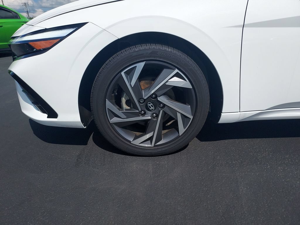 Used 2025 Hyundai Elantra SEL FWD image 10