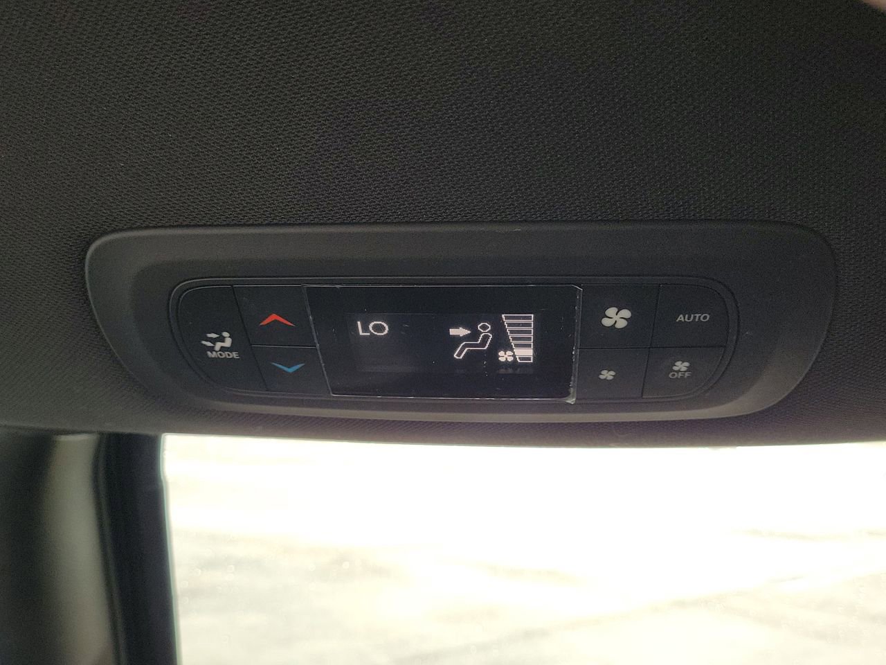 Used 2020 Chrysler Pacifica Touring w/ Advanced Safetytec Group image 23