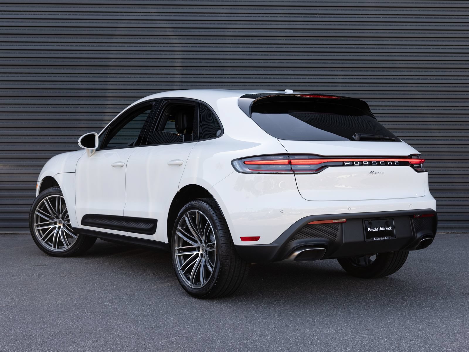 Certified 2026 Porsche Macan AWD/4WD image 3