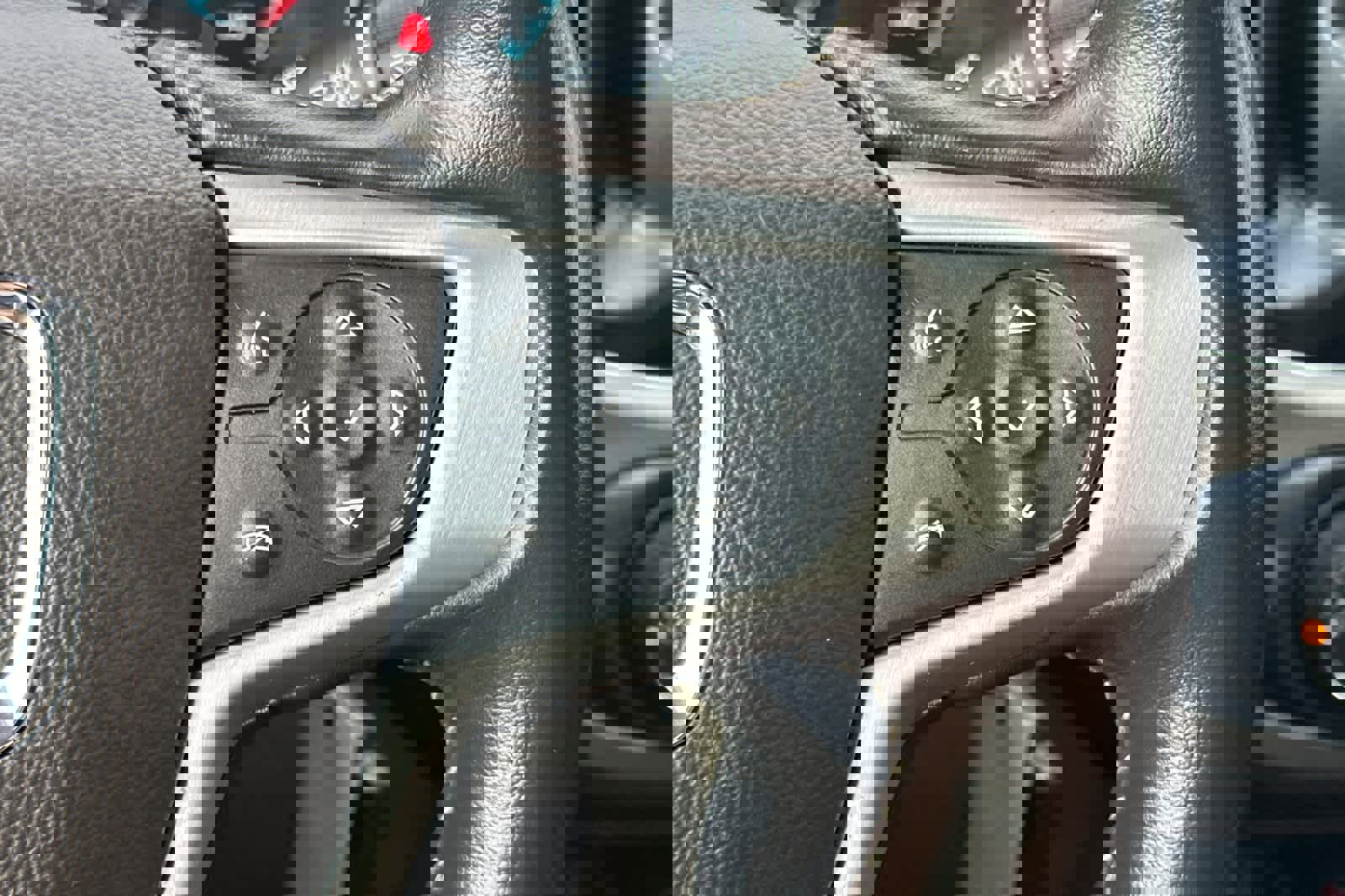 Used 2017 GMC Canyon SLE image 25