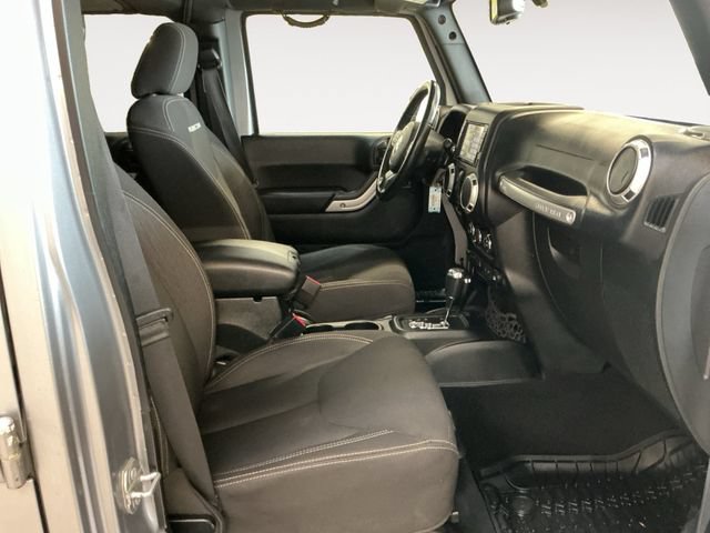 Used 2018 Jeep Wrangler Unlimited Rubicon w/ Cold Weather Group AWD/4WD image 15