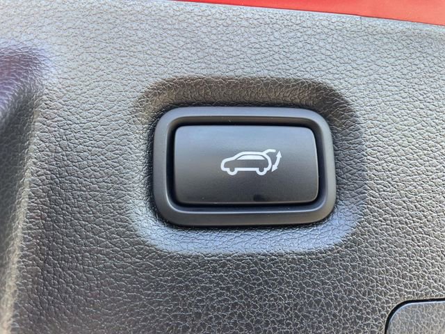 Used 2023 Hyundai Santa Fe SEL w/ Premium Package image 9