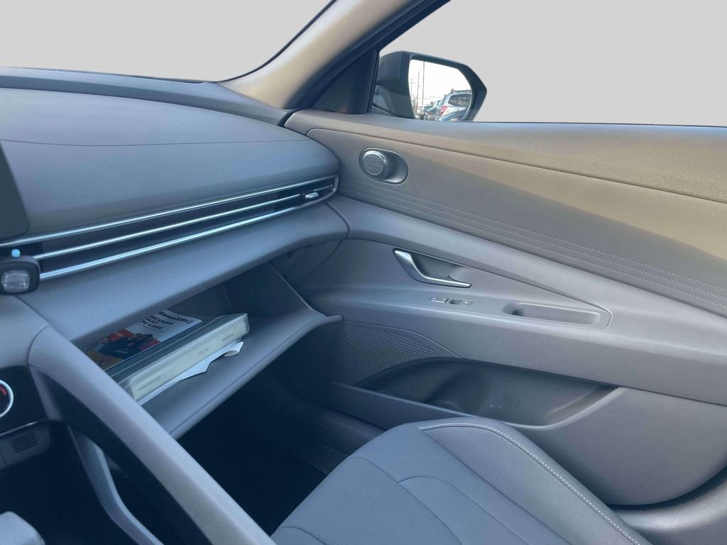 Used 2023 Hyundai Elantra SEL image 32