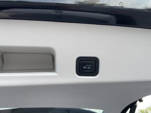 Used 2024 GMC Acadia Denali image 18