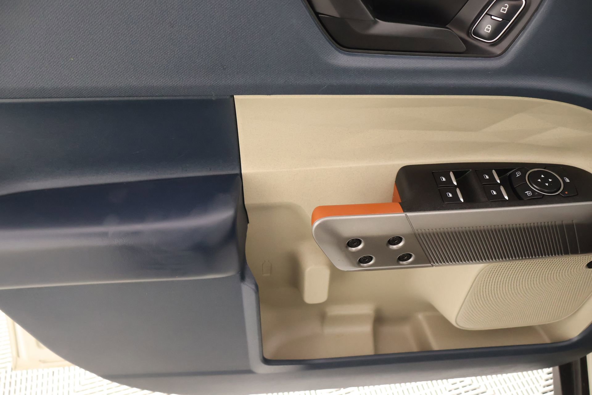 Used 2025 Ford Maverick Lariat w/ 4K Tow Package image 16