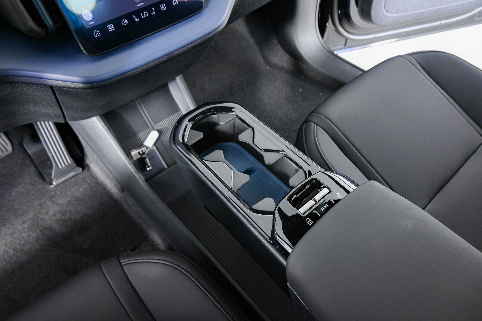 New 2026 Volvo EX30 Plus w/ Protection Package Premier AWD/4WD image 15
