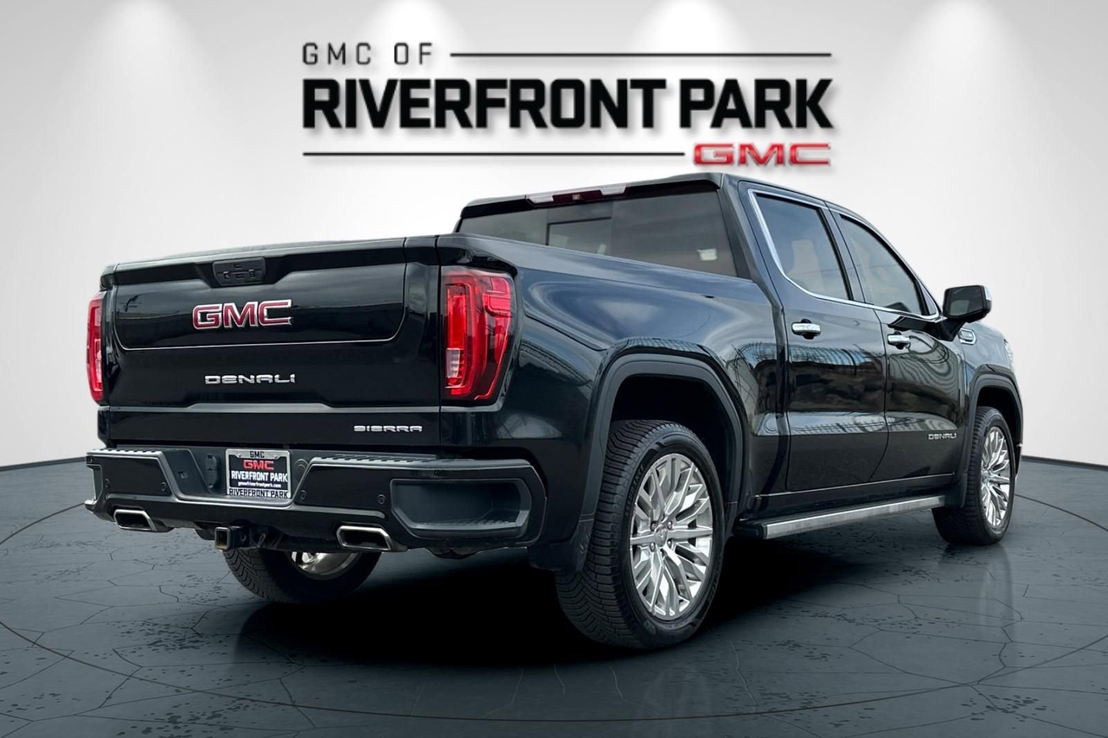 Used 2019 GMC Sierra 1500 Denali w/ Denali Ultimate Package AWD/4WD image 3