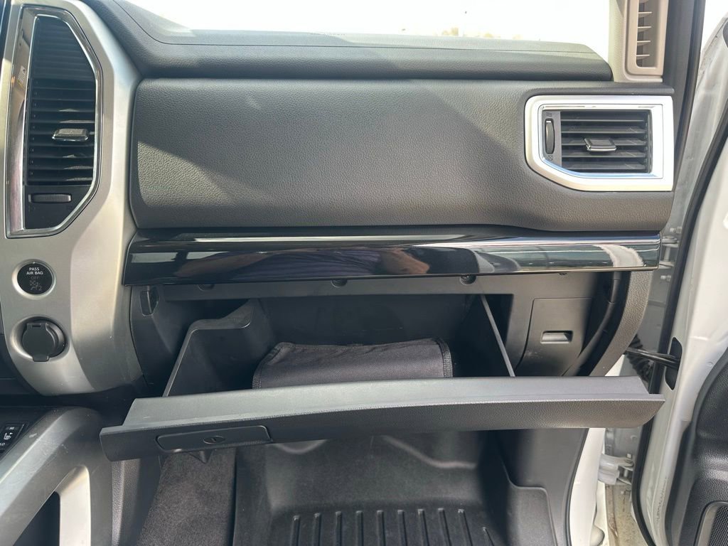 Used 2021 Nissan Titan SV w/ SV Convenience Package image 30