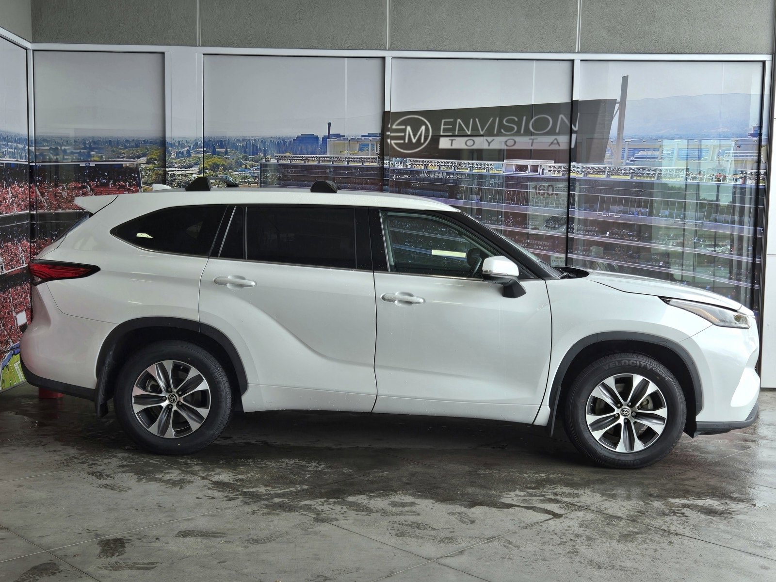 Certified 2022 Toyota Highlander XLE image 4
