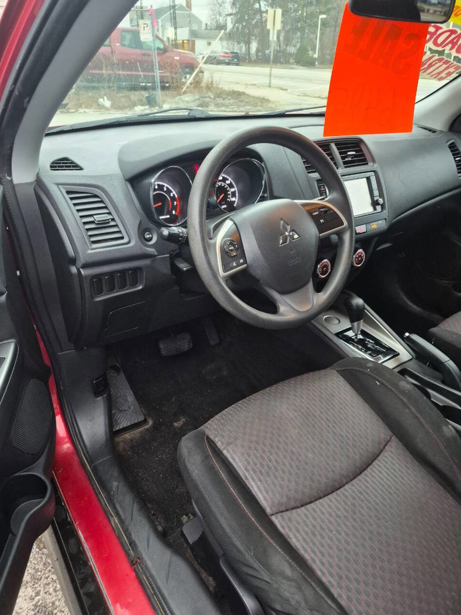 Used 2018 Mitsubishi Outlander Sport ES FWD image 11