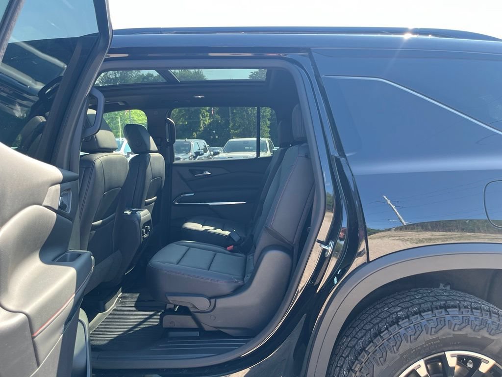 Used 2026 Chevrolet Traverse Z71 w/ LPO, Floor Liner Package AWD/4WD image 31