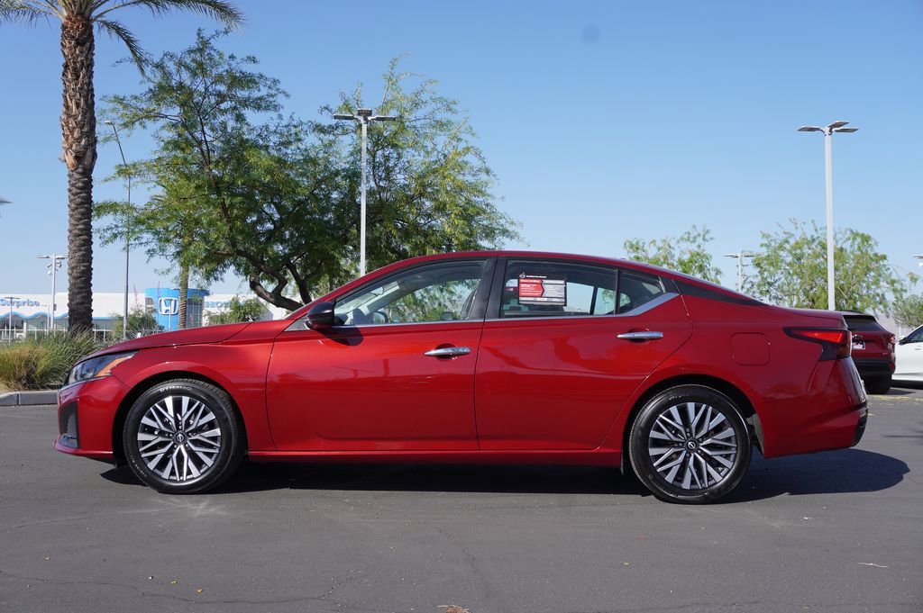 Certified 2025 Nissan Altima 2.5 SV FWD image 2