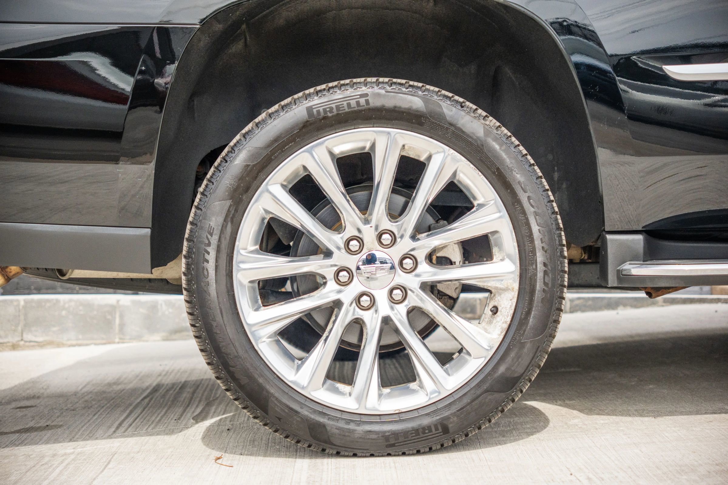 Used 2018 Cadillac Escalade Luxury image 32