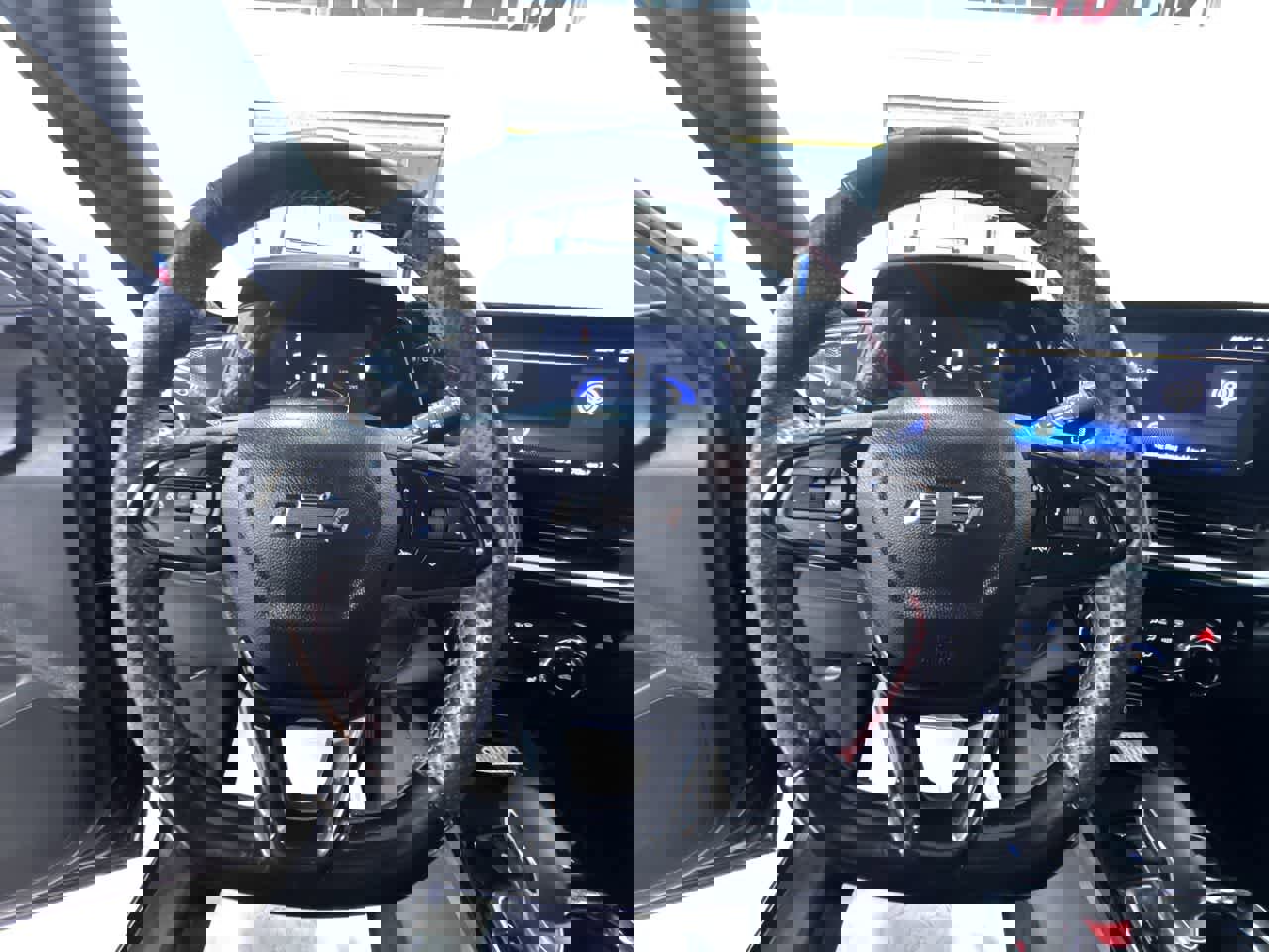 Used 2025 Chevrolet Trax RS w/ Sunroof Package image 15