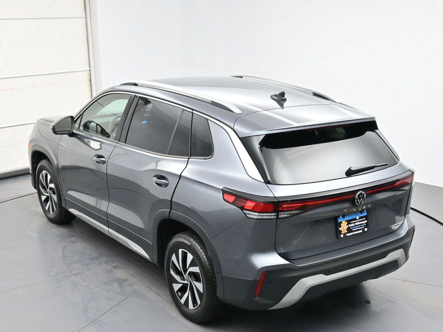 Certified 2025 Volkswagen Tiguan S image 30