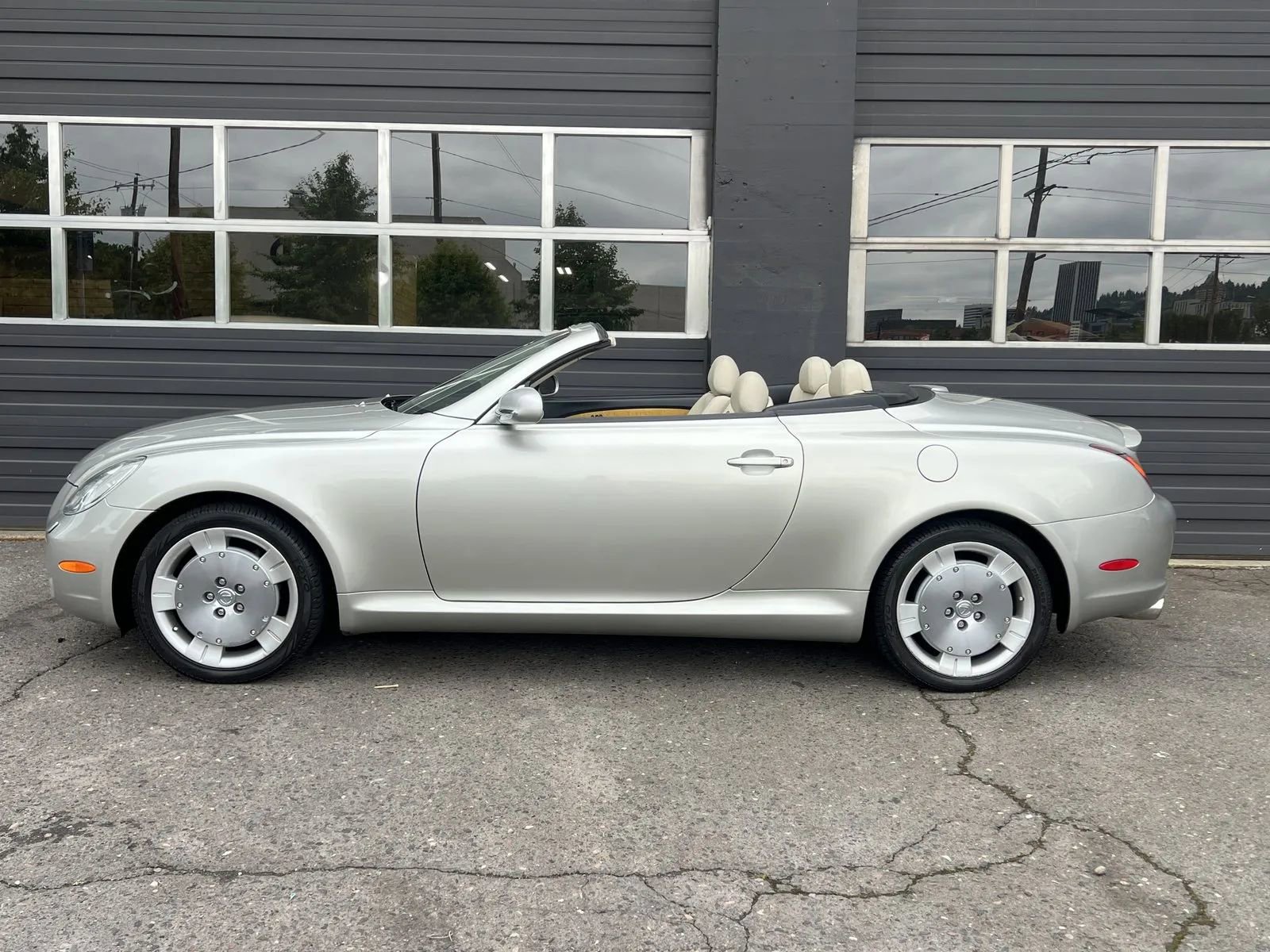 Used 2002 Lexus SC 430 Convertible image 2