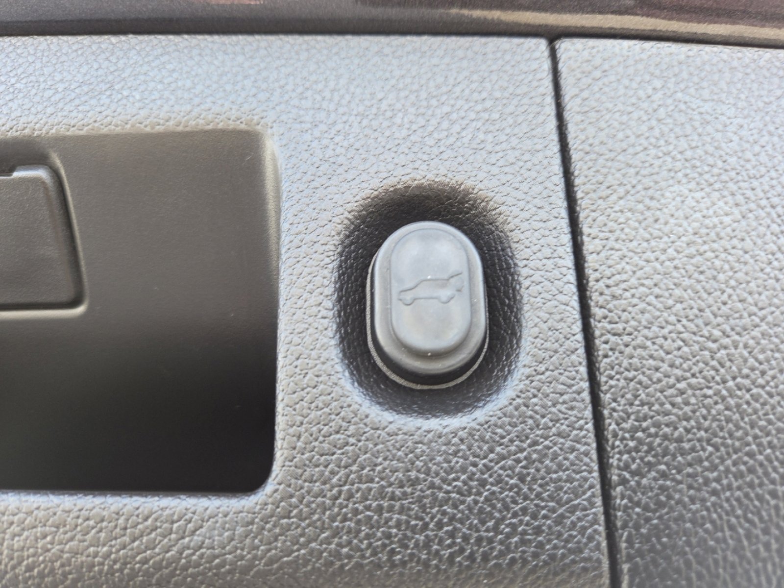 Used 2018 Chevrolet Tahoe LT image 22