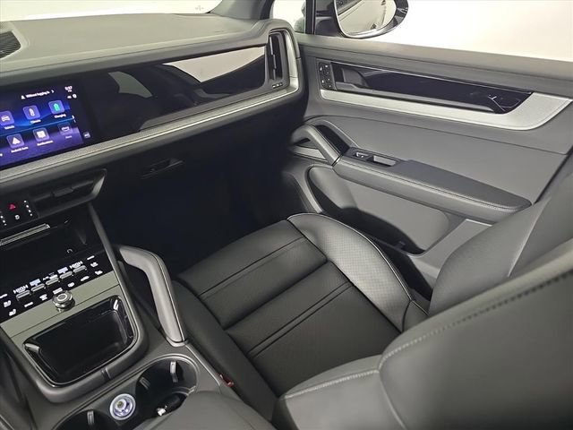 Certified 2026 Porsche Cayenne E-Hybrid image 24