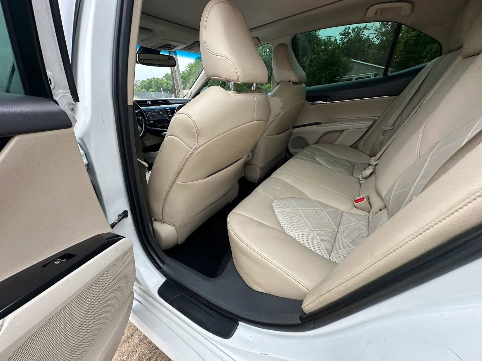 Used 2018 Toyota Camry XLE FWD image 15