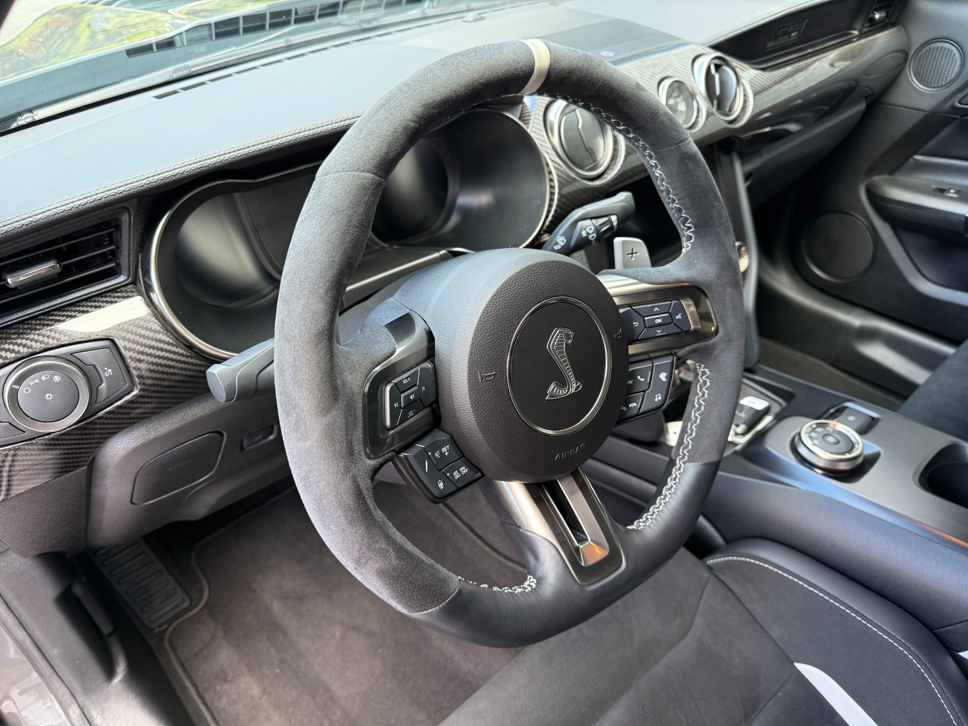 Used 2022 Ford Mustang Shelby GT500 w/ Carbon Fiber Track Pack image 19