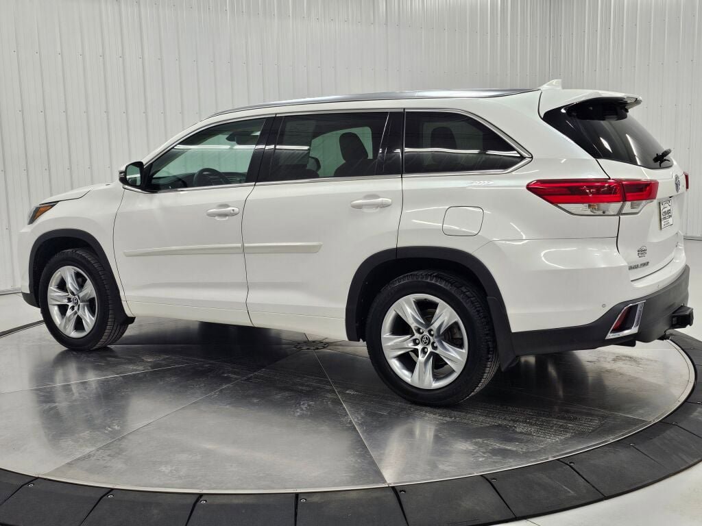 Used 2017 Toyota Highlander Limited AWD/4WD image 3